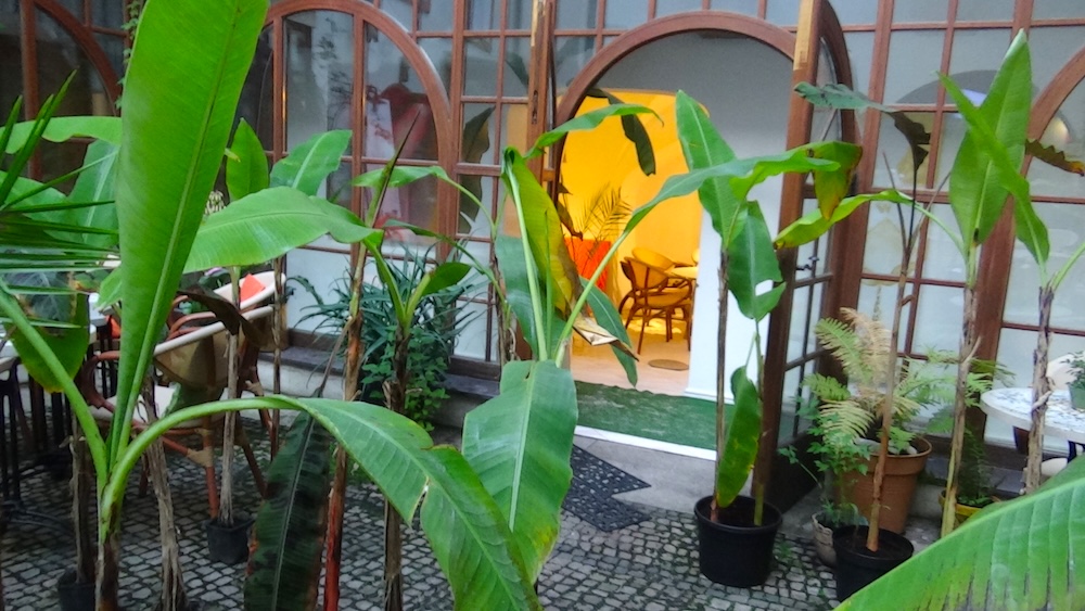 Vstup na vnitřní pláž s italským mramorem